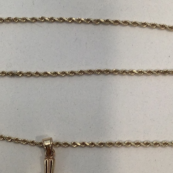 10 KARAT GOLD ROPE CHAIN & 14 karat cross. - Picture 5 of 6